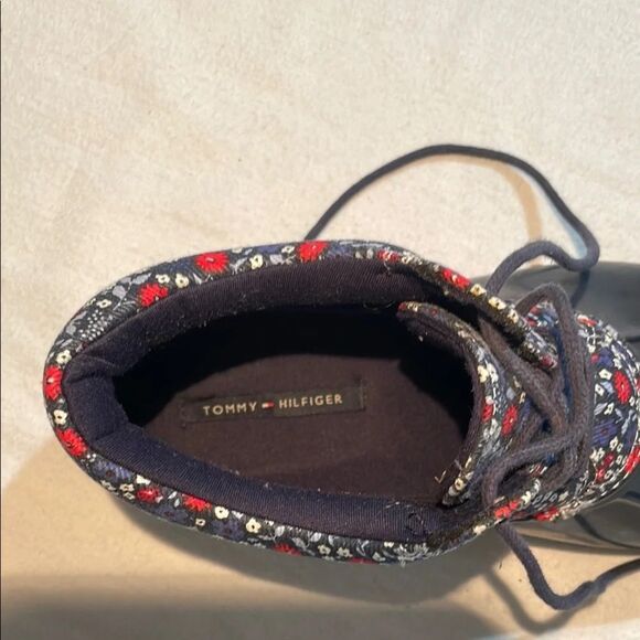 Tommy Hilfiger Navy and Red Floral Winter Rain Boots Like New! Warm Waterproof - Picture 13 of 13